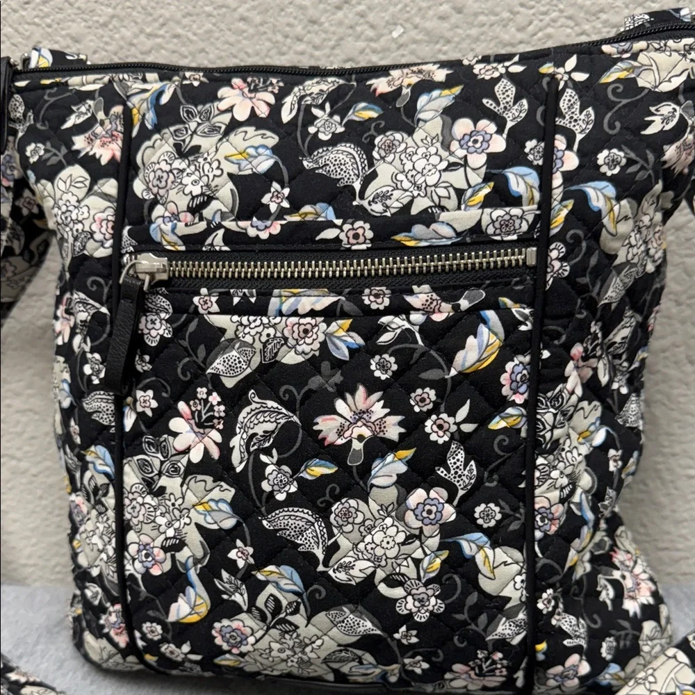 Vera Bradley Zip Top Hippy Crossbody Black and White Floral Bag - Picture 7 of 10